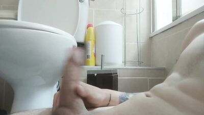 Cute Twink has a quicky (cums)