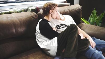 Enculé pour ses 18 ans! Twinks Porn Video!