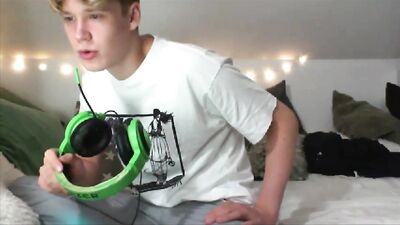 Gay Porn: Hot Teen Boys In A Sensual Threesome