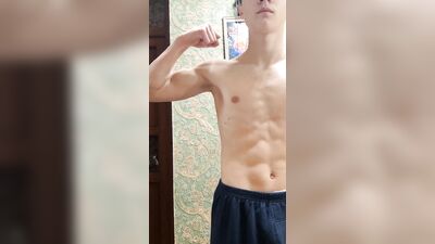 Gay Porn Cutie Flexes Amateur Body in Solo Session!