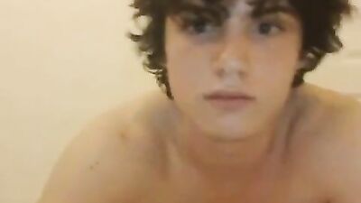 Young Euro Hole-Playing Webcam Boy!