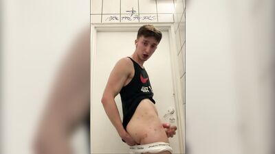 Teen Squirts and Jizzes in Shorts - Solo Web-Cam Twink Porn!