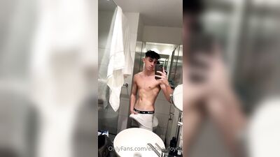 Mirror Selfie Twink Action Gay Porn Snap - Fitness Obsession