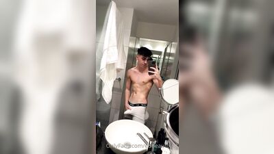 Mirror Selfie Twink Action Gay Porn Snap - Fitness Obsession