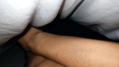 Masturbándome abajo de las sabadas