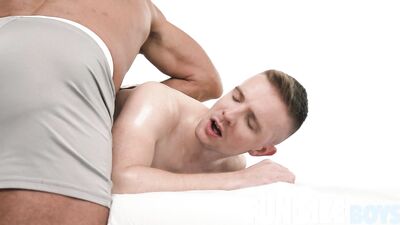DILF massage therapist rubs and breeds tiny jock twink