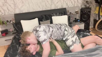 Hot couple 69 till both bust in eachother mouth