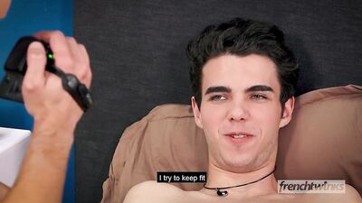 The experienced actor Baptiste Garcia introducing the newbie Thomas Leconte