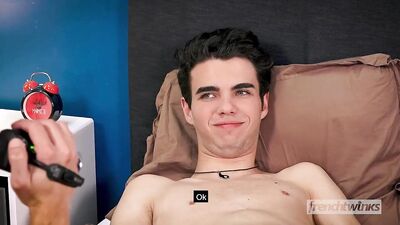 The experienced actor Baptiste Garcia introducing the newbie Thomas Leconte