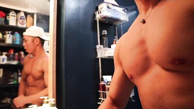 ASIAN TWINK MUSCLE JERKING OFF AND CUM