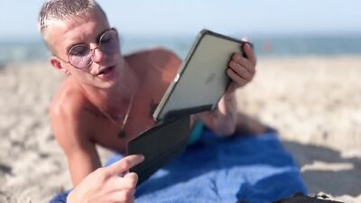 Cute twink sucked me right in the beach shower -367