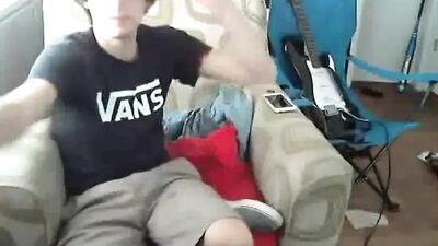 Guitar player breakdown: Handjob passion unleashed!