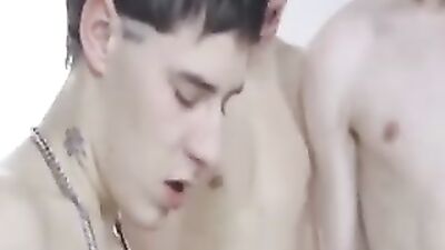 Gangbang Fun: 5 Hot Boys and Daisy Chains!