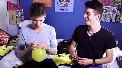 Sexy Twinks Cum: Amazing Bareback Action!