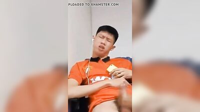 Asian Oral Delight: Cum Shots and BJs with Passionate Couple