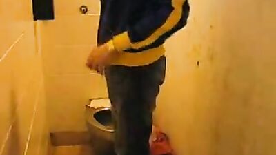 Gas Station Jerk: Young Amateur Gets Off in Public Toilet!