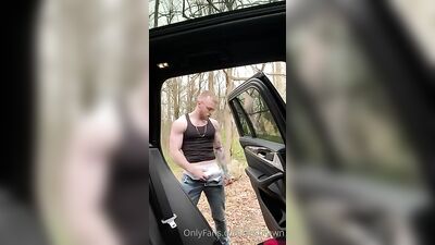 Gay Porn Exposure: Brawn Shawns Public Cock Worship