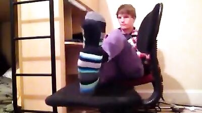 Sneaker Twink: A Fetish Fun Porn Solo!