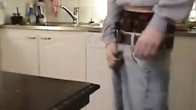 Sagger Guys Cumming Gay Porn: Hot and Steamy Men in Action!