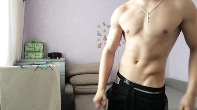 MUSCLED DUDE JERKS COCK FOR NICE CUM SHOT WITH BOYS IN GAY PORN VIDEO!