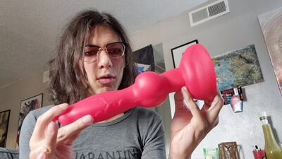 My Recommended beginner's Dildo (Toybox showcase 1) Bloopers in the back!!