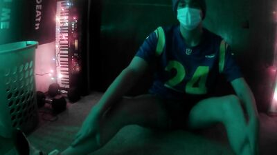 Sporty Femboy strips and plays with himself