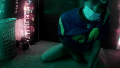 Sporty Femboy strips and plays with himself