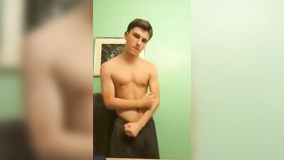 HUGE DICK AMATEUR SHOWDOWN: BIG Cocks Solo!