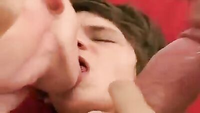 Bareback breeding threesome: Men in heat