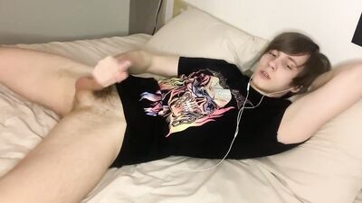 Jerking off on gay porn talking with my friend