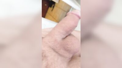 Anyone like peeing videos? Lemme know in the comments :)