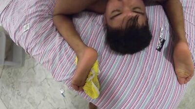 Três amigos de 19 anos sugam e fodem depois da escola