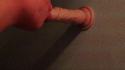 FEMBOY SHOWS HE LOVES GIVING HEAD
