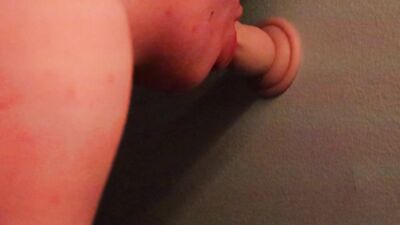 FEMBOY SHOWS HE LOVES GIVING HEAD