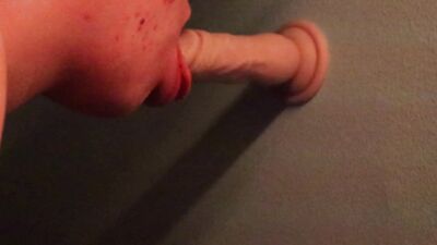 FEMBOY SHOWS HE LOVES GIVING HEAD