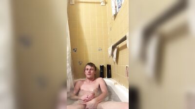 Twink tub time