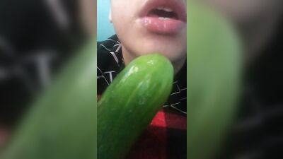 Teen practices his sucking ski*lls on food