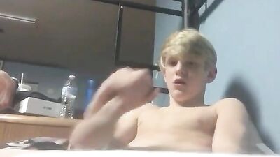 Blonde just a boy: Amateur Web-Cam Gay Porn Video!