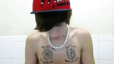 Gay Twinks Toilet Fun - Web-Cam Porn Video