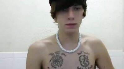 Gay Twinks Toilet Fun - Web-Cam Porn Video