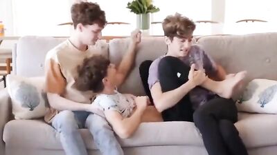 Gangbang Twinks: Hot Sex Show with Friends Threesome!