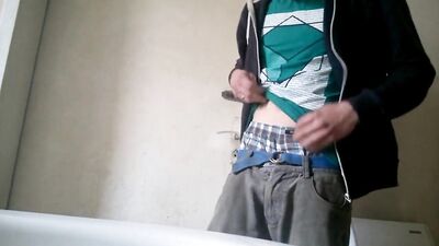 Hot Cumming in Two Muscle Boys Shorts: Mal Wieder Grill Gewichst