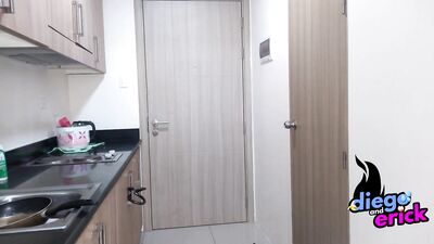 FIRST TIME HOOKING UP USING GRINDR GAY-CHAT ROUGH SEX ON THE KITCHEN