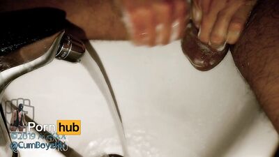 NAKED FEET, ASS, DICK IN GYM SHOWERS (PUBLIC)