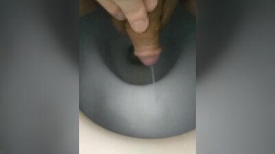 Handsome Japanese subjective pee! A large amount of golden water is fired on the toilet bowl! 036