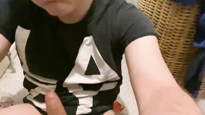 Cute twink wanks 8” cock and plays with ass