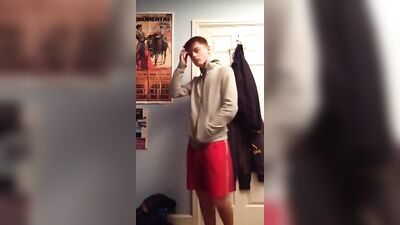 Young Stripper Shows Off His Body in Steamy Gay Porn Video!