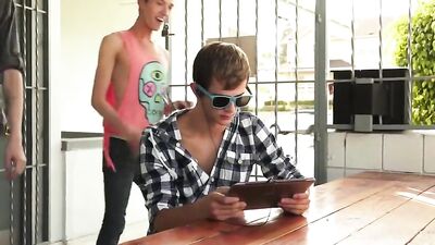 Hot Sex Twinks Threesome: Hardcore Room Fucking on the Porn Tube!