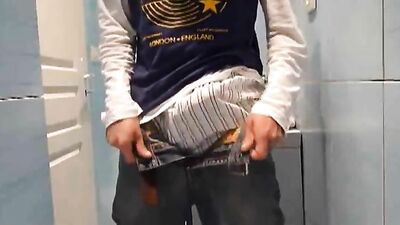 Young Cummer Boy Sprays Milk - F2Bme Camboy 72!