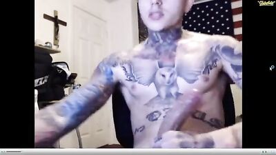 Jerking Amateur Muscle Boys Huge Dong on Web-Cam!